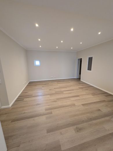Top 5-Zimmer KfW Wohnung mit Küche, Balkon Bodenheizung in bester Lage von Wiesbaden Mitte – Wohnzimmer andere Ansicht