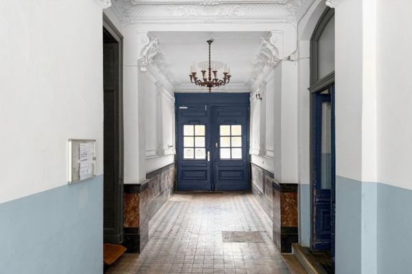 Ampio appartamento d’epoca di 4 locali con balcone nel Bergmannkiez, a Berlino-Kreuzberg