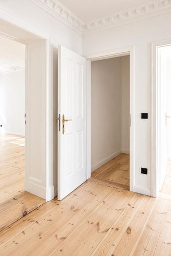 Primera ocupación de un edificio antiguo en Prenzlauer Berg entre Kollwitzkiez y Winsviertel | Sin comisión – Abstellkammer