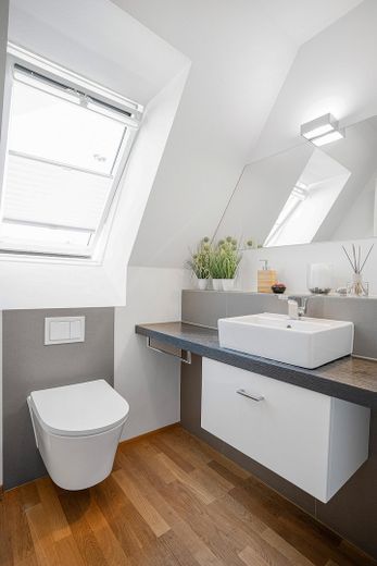 Exklusive Eigentumswohnung in bester Innenstadtlage von Mindelheim – 2 TG-Stellplätze – Gäste WC