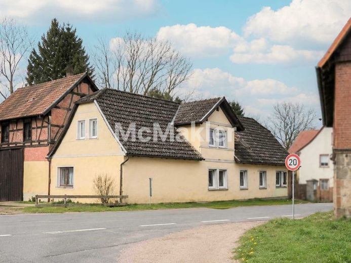 Historischer Vierseitenhof mit Wohnhaus, Scheune und vielseitigen Nebengebäuden – Foto 1