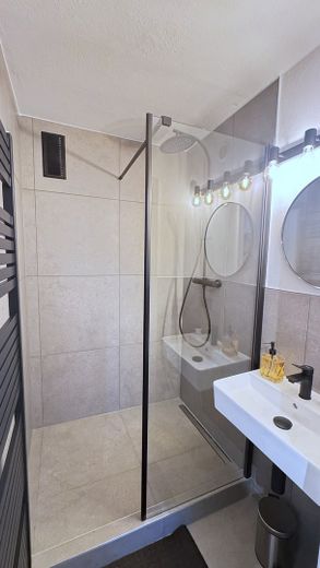 4 möblierte WG-Zimmer in München-Hadern | Kernsanierung 2026 | Erstbezug zum 01.10. – Duschbad