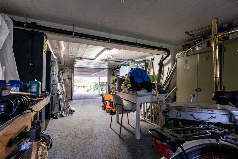 vielseitig verwendbares Zweifamilienwohnhaus im anerkannten Naturschutzgebiet – Garage 350 x 4,60 Meter