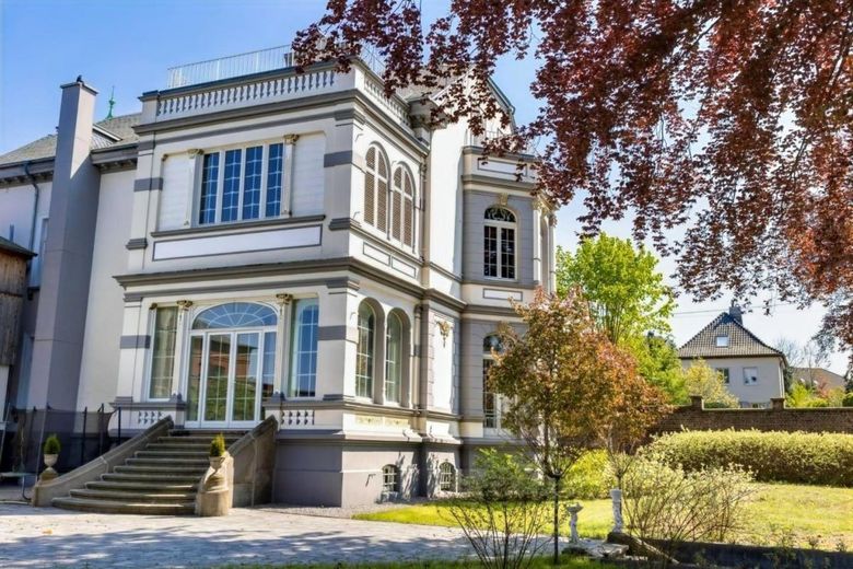 Ikone historischer Wohnkultur - Exklusive Fabrikantenvilla mit unvergleichlichem Charakter – Hausrückseite / Garten