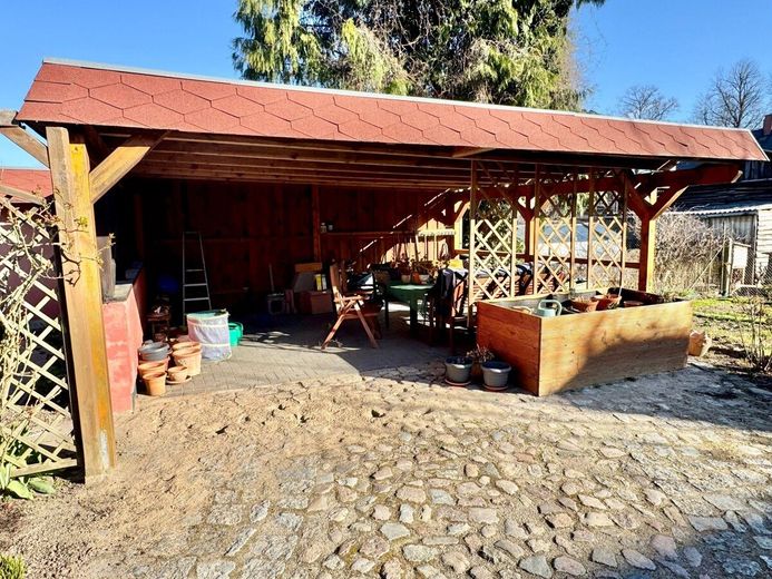 HORN IMMOBILIEN ++ tolles Reetdach-Fachwerkhaus in Alt Rehse bei Neubrandenburg, Denkmalschutz – Doppelcarport