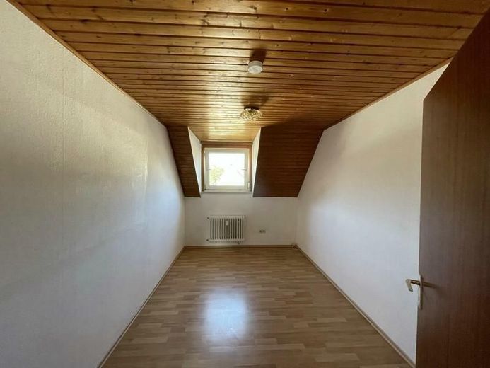Wittlich-Gladbach -- 4 Zimmer DG-Wohnung (ca. 96 m²) zur grosszügigen Entfaltung -- – 7 Zimmer 1