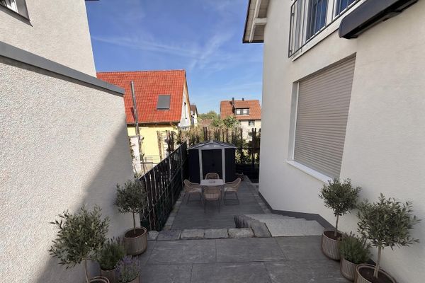 Gelegenheit: Pflegeleichte Terrasse 190 m² Raumwunder mit Sauna & Homeoffice Möglichkeit
