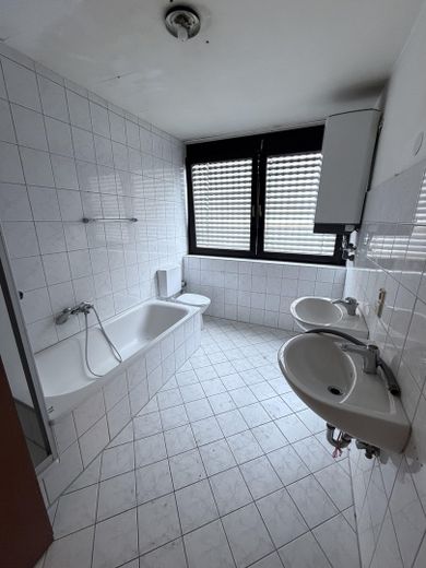 Großzügige 5-Zimmer-Wohnung mit Balkon - umfassend renoviert. – Foto 10