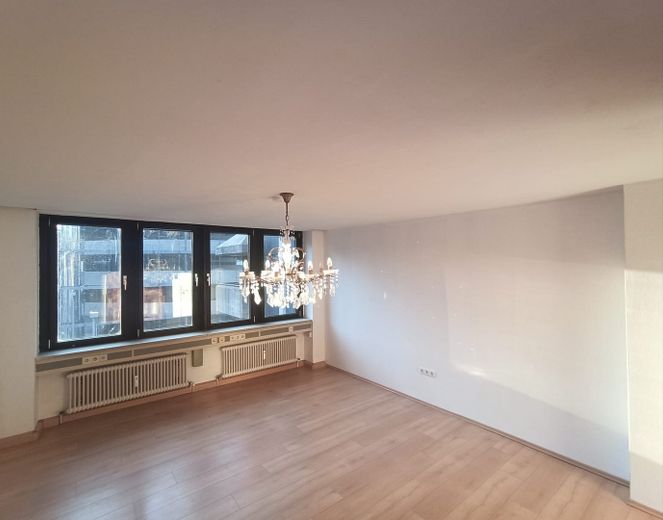 Große 4 Zimmer WHG mit Dachterrasse in bester Lage mit Stellplatz – Foto 7
