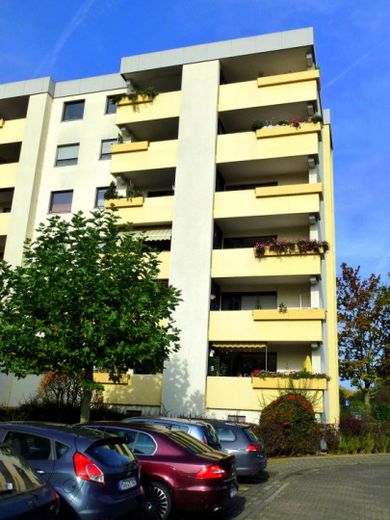 100 m² | Provisionsfrei | Dachgeschoßwohnung | Weitsicht über Felder und Wiesen – Etagenwohnung
