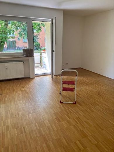 For rent to a shared apartment: 2-room apartment directly at the Flaucher! renovated, 3-room eat-in kitchen! – Foto 2