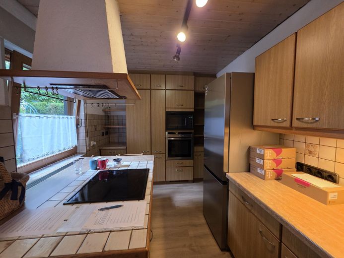 WG-Neugründung Tübingen: 180 m² Wohnen im Grünen, 450 m² Garten, Top-Bad & All-In-Pauschale – Viel Stauraum mit Auszügen 