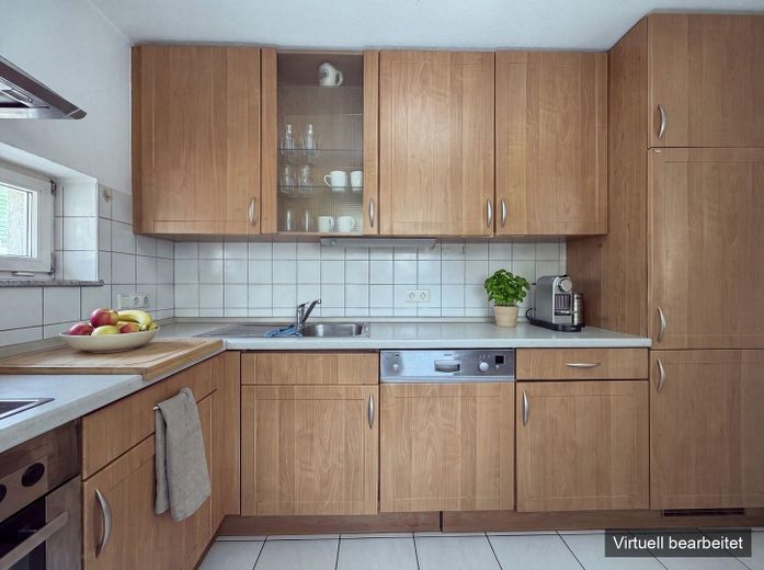 Helle 3-Zimmer-Erdgeschosswohnung mit Terrasse, Garten und Fußbodenheizung, Stellplätze optional – Einbauküche (KI-bearbeitet)