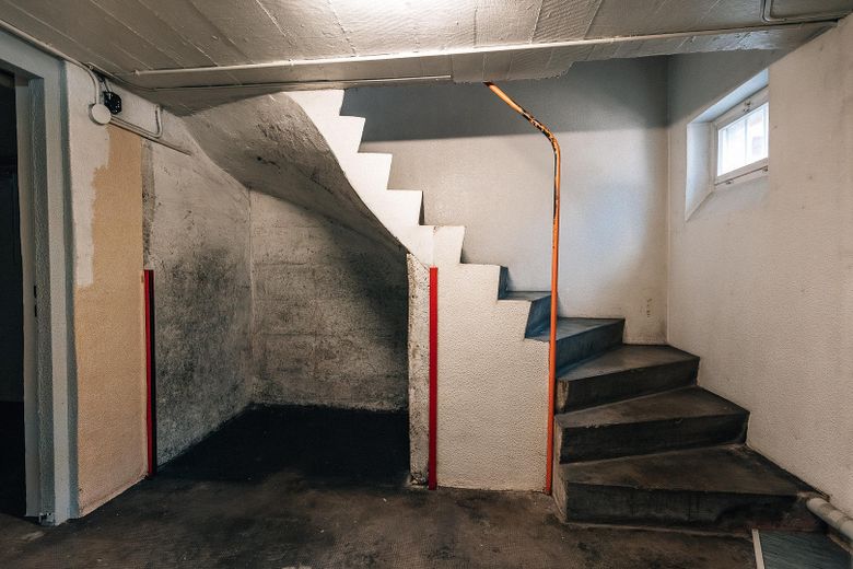 Traumhaftes Gartengrundstück 507qm Nähe Isarhochufer in Pullach mit großem Potential – Kellertreppe 2