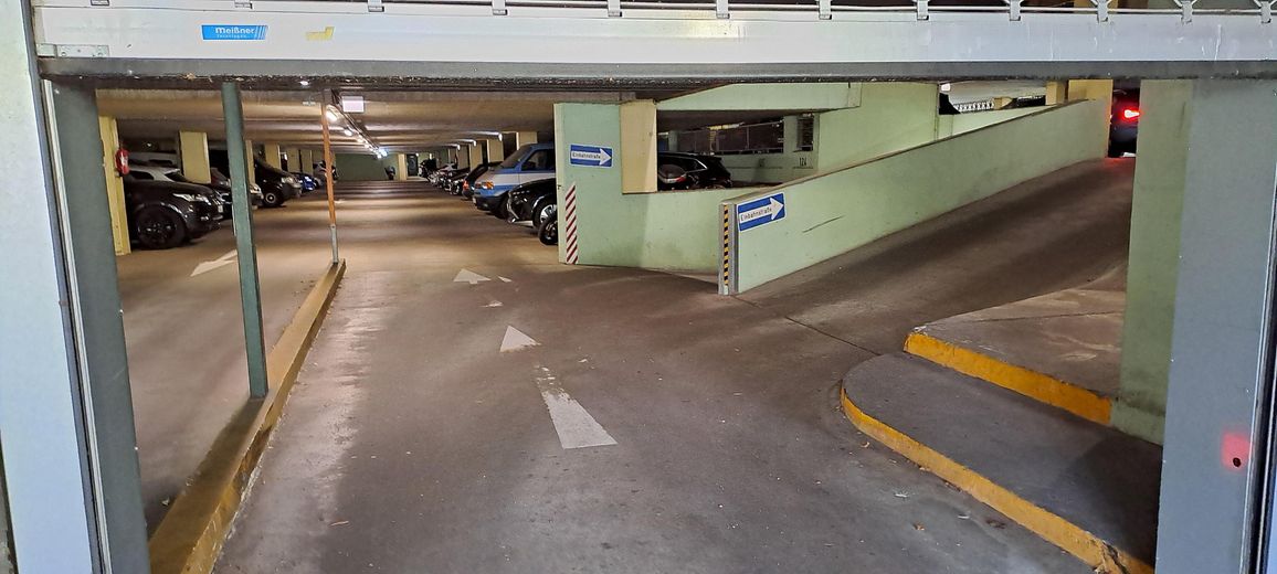 Bezugsfreie zentrale 2 Zimmerwohnung im Grünen – Garage