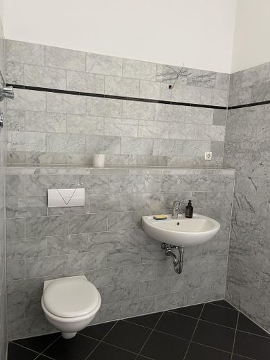Encantador apartamento antiguo con balcón y ascensor en Hufelandstraße, Prenzlauer Berg – Foto 14