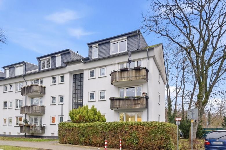 Seltene Gartenwohnung in Köln-Mülheim - 4 Zimmer, Terrasse, Balkon &amp; Carport – Hausansicht