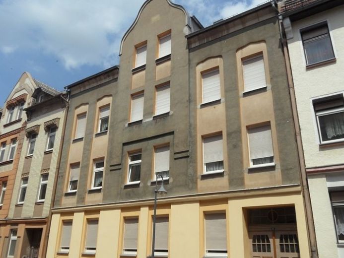 KAPITALANLAGE-RENDITEOBJEKT - saniertes MFH mit 5 Einheiten, großer gepflegter Gemeinschaftsgarten – Foto 1