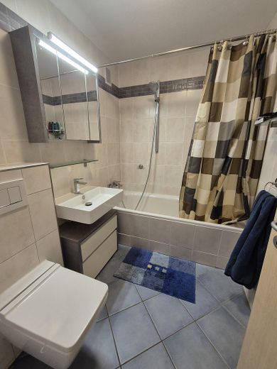 Königstein. Atractivo piso de 4 habitaciones a poca distancia a pie del centro de la ciudad – Bad