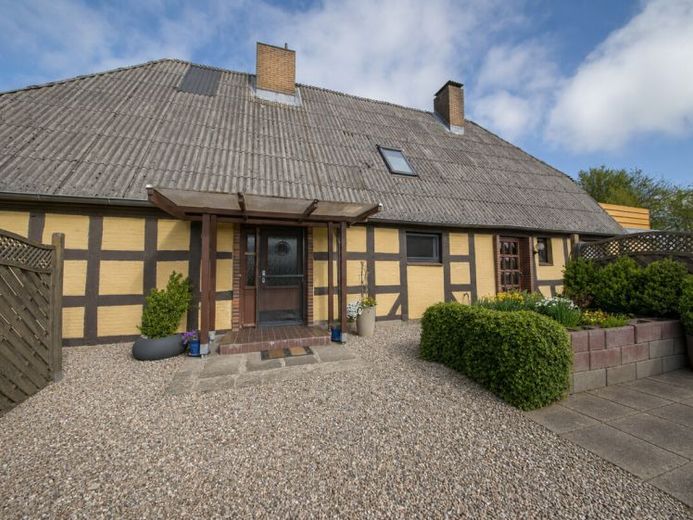 Ländliches Zweifamilienhaus in Schleinähe – Foto 1