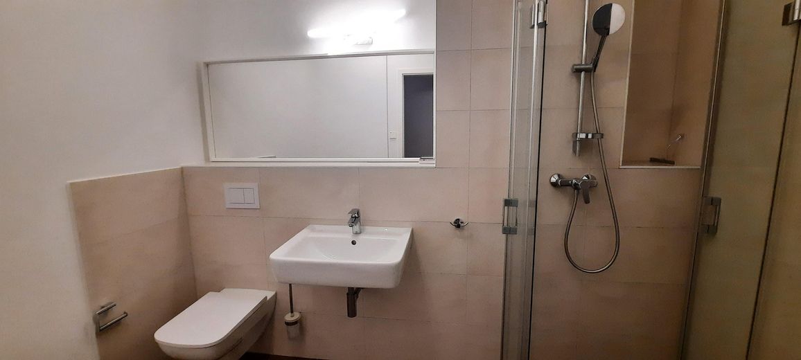 Duschbad 2.OG (Fenster!)