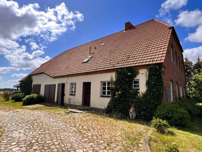 ***Alleinlage, Bauernhaus im Biosphärenreservat Schaalsee*** Denkmal – Westansicht