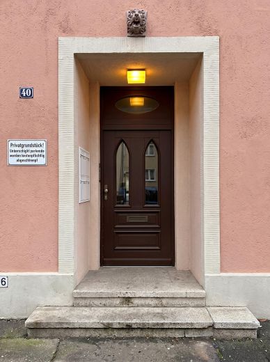 Provisionsfrei: Stilvolle 3-Zimmer-Wohnung mit Balkon in der Mainzer Neustadt – Hauseingang