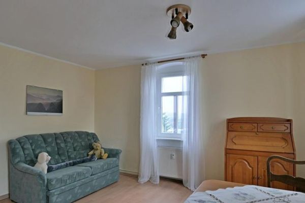 (EF0959_M) Dresden: Mobschatz, affordable furnished apartment with linen change, for weekend commuters