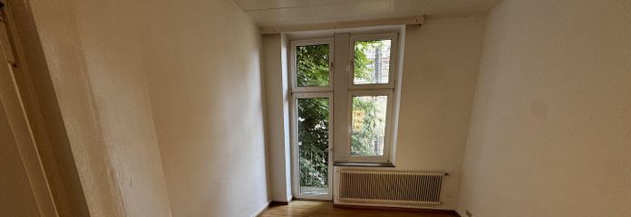 Schlafzimmer 2 / Zugang Balkon