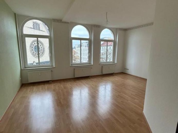 N. oggetto: 15625 - Bella unità abitativa di 2 locali libera, con vasca, ripostiglio e balcone in edificio vincolato dal patrimonio storico, al 3° piano a Plauen – Foto 1