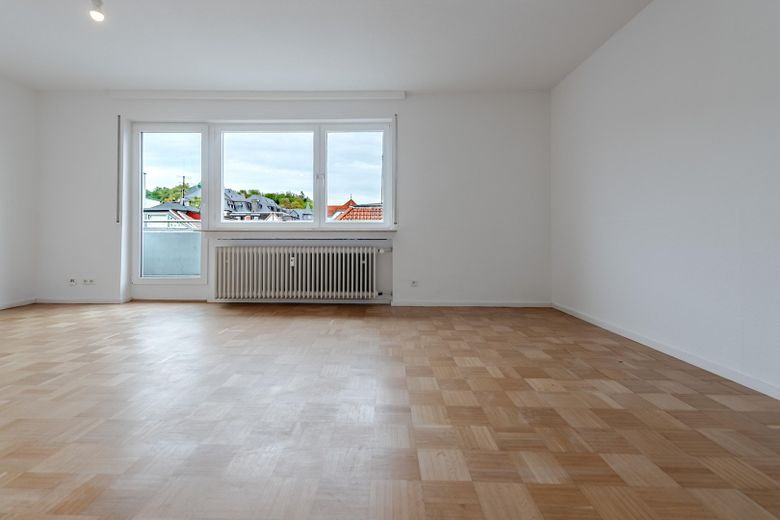 Helle 3-Zimmer-Wohnung mit großem Balkon im Herzen von Bensheim – Wohnzimmer