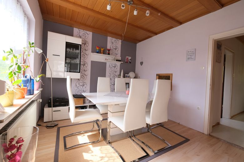 Maison individuelle confortable (max. 3 pers.) avec grand jardin, UNIQUEMENT À LOUER ! – Esszimmer