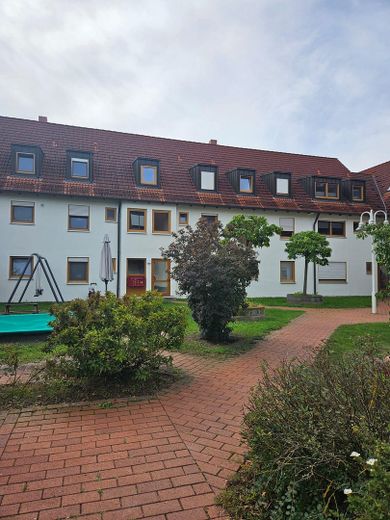 Appartement 3 pièces bien entretenu à Neunkirchen am Brand – Innenhof
