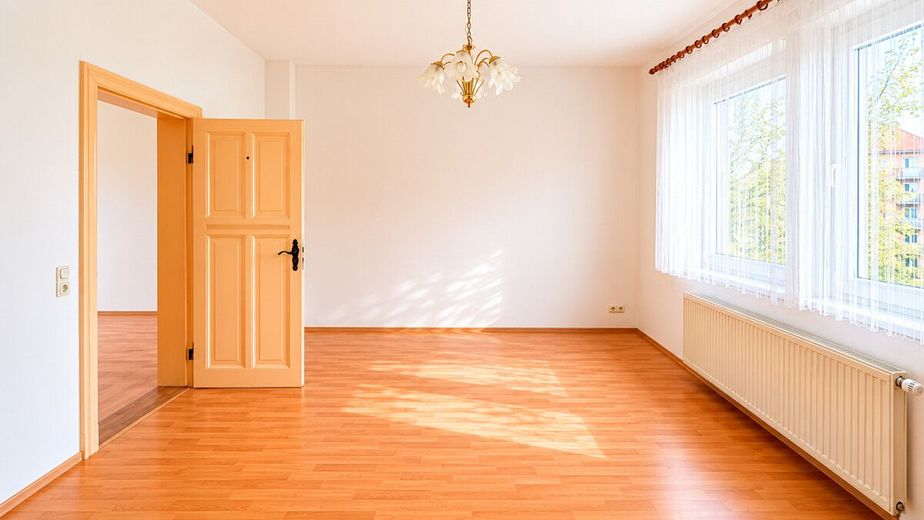 Reserviert | PROVISIONSFREI | Attraktives Zweifamilienhaus mit zusätzlicher Wohneinheit – Esszimmer 1 OG
