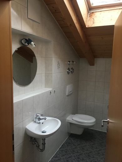 Przestronne mieszkanie 2-pokojowe w Bernau am Chiemsee – Gästetoilette