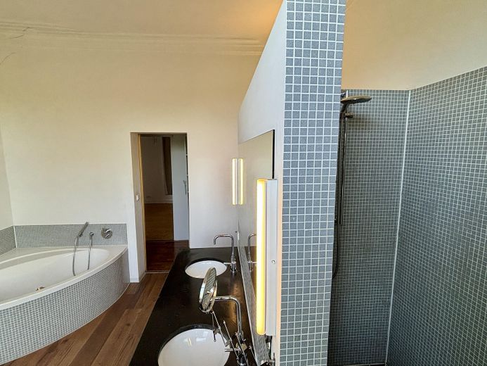 Altbau-Charme pur: 4-Zimmer-Wohnung mit Dielenboden & Stuckdecken – Foto 14
