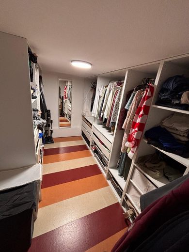Einfamilienhaus mit 5 Zimmern in Flörsheim am Main – Ankleidezimmer
