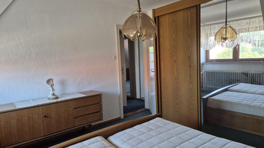 Geräumiges Einfamilienhaus mit 6,5 Zimmern in Salzgitter-Thiede – Schlafzimmer OG