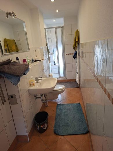Smaakvolle woning in een oud gebouw, 2 kamers + keuken + badkamer + zolderwoning – Bad