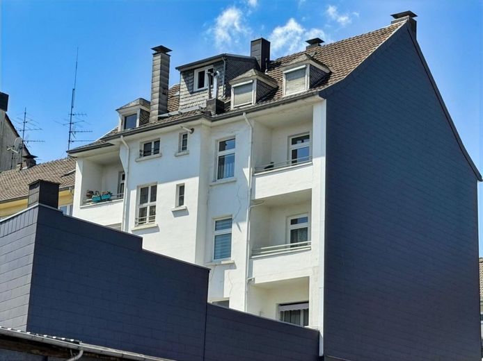 Wohninvestment mit Perspektive - Vollvermietetes Mehrfamilienhaus mit nachhaltigem Potenzial... – Hausrückseite