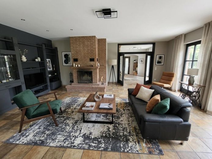 Idyllisches Leben auf dem Land mit Potenzial – Wohnzimmer Haupth. (KI-verä)