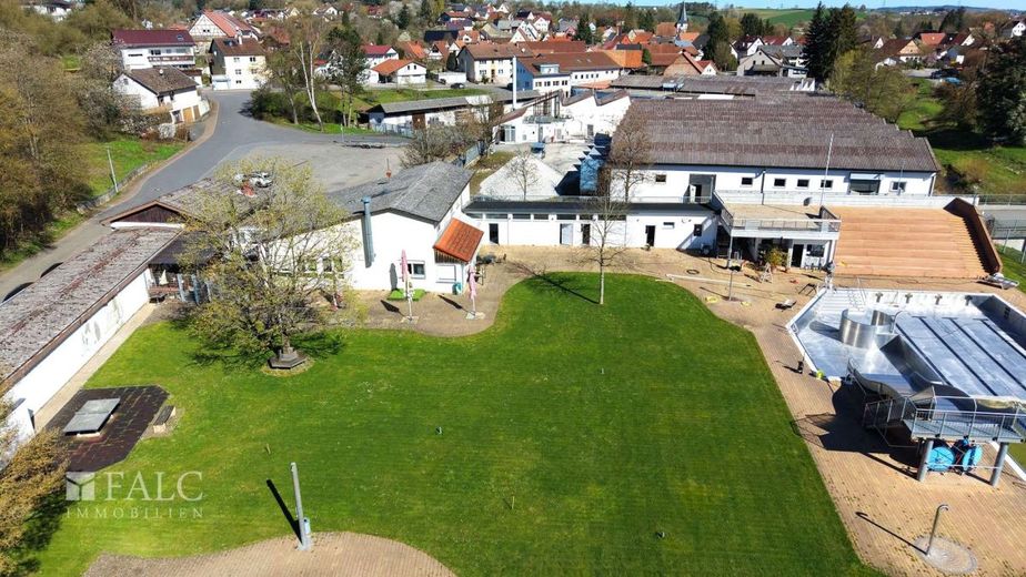 Jetzt zuschlagen! Saisonstarkes Restaurant mit Laufkundschaft! Direkt am Freibad - FALC Immobilien – Direkt am Schwimmbad