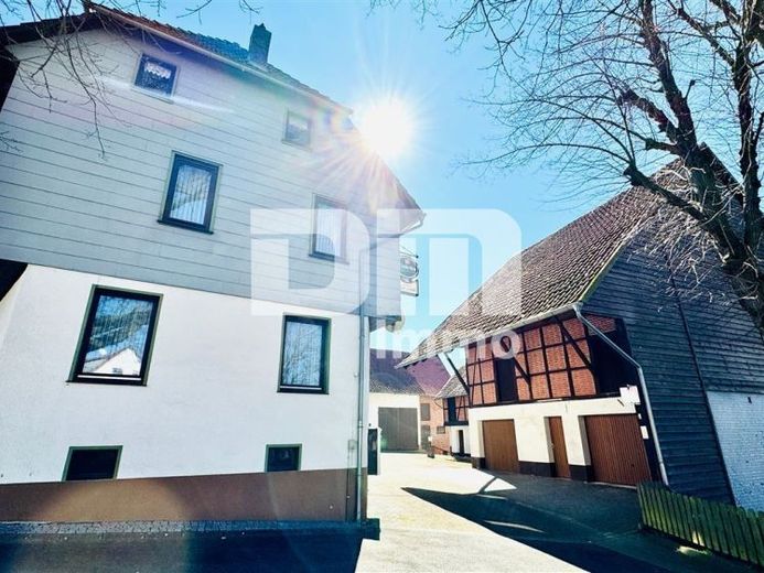 Großer Dreiseithof mit 2 bis 3 Wohneinheiten, 3 Nebengebäuden + großem Grundstück – फोटो 1
