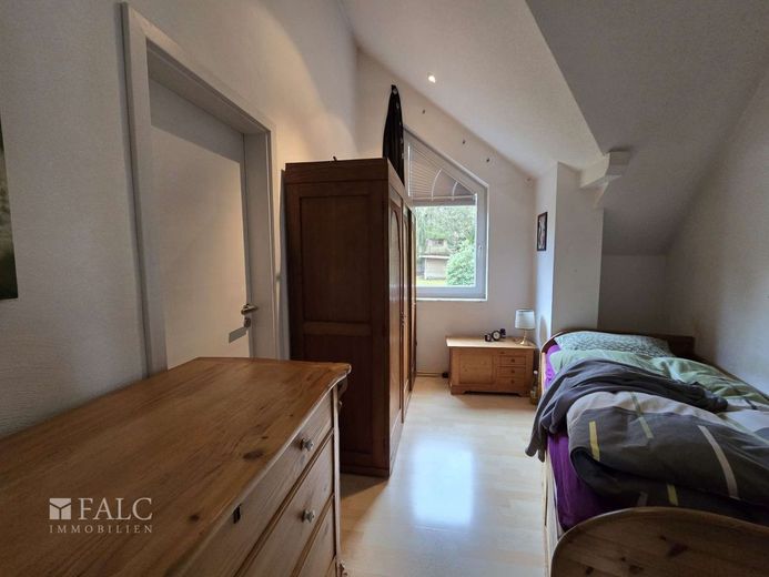 Ein Haus wie kein zweites, ruhig gelegen und mitten drin – Schlafzimmer