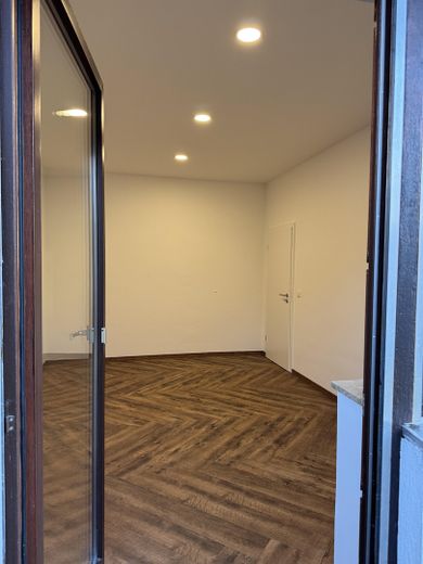 Helle 4-Zimmer Wohnung mit großem Balkon, Garten und Kamin – Schlafzimmer 2