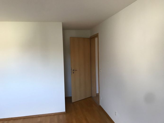 Hell und sehr gut geschnitten! Wohnung mit viel Platz und einem großen überdachten Balkon. – Schlafzimmer