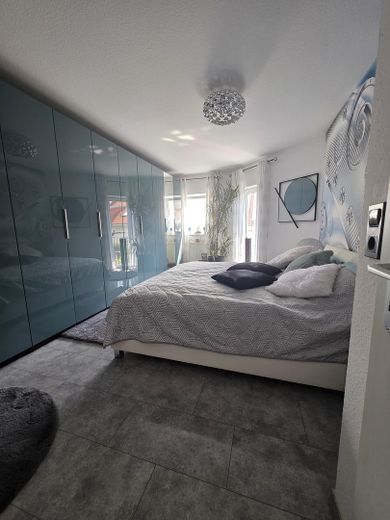 Oberkrämer - interessantes, saniertes & gepflegtes RMH mit Luxusausstattung – Schlafzimmer / Balkon