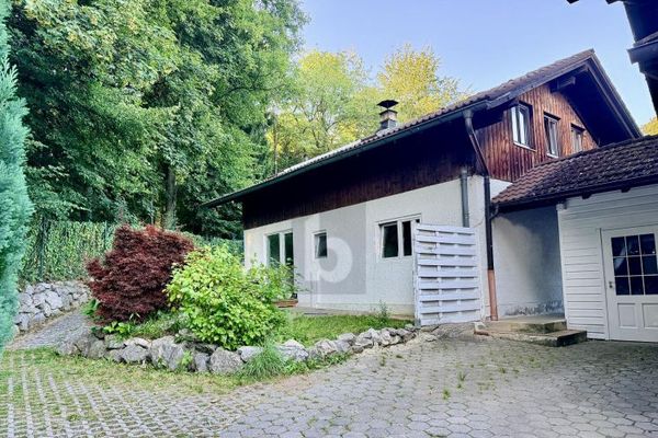 CHARMANTES FAMILIENIDYLL AM WALDRAND