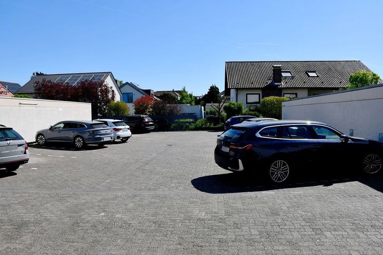 Sonnige 2-Zimmer-Eigentumswohnung mit Balkon und Pkw-Stellplatz in Büttelborn – Pkw-Stellplatz