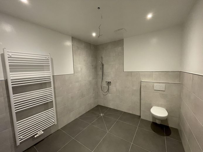 Teraslı 2 odalı yeni bina dairesi (81 m²) – zemin katta ilk kullanım | Recklinghausen-Nord – Badezimmer